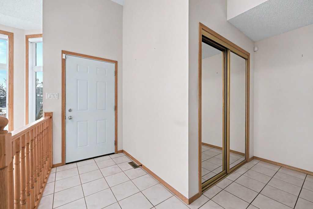 82 Wood Valley Drive SW