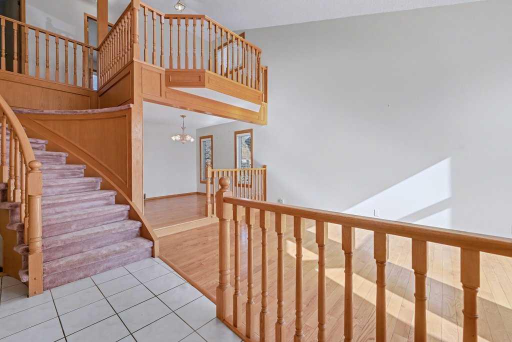 82 Wood Valley Drive SW