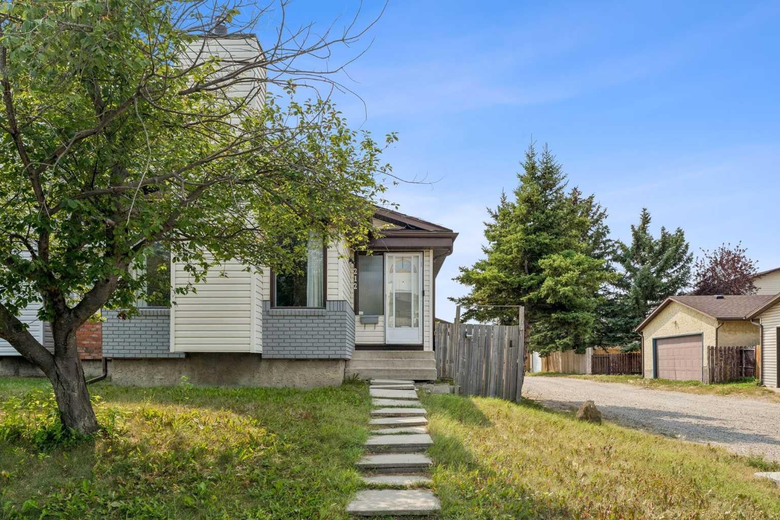 212 Whitman Place NE