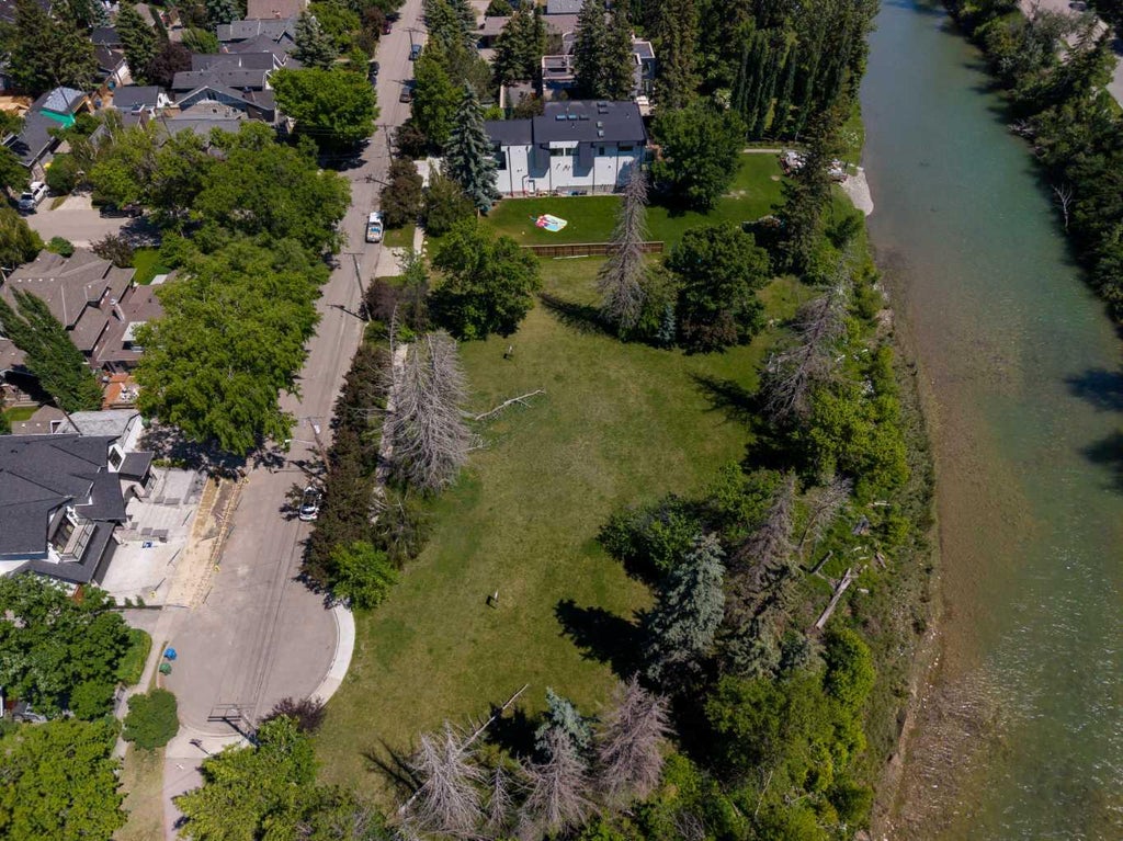 Photo of 409 40 Avenue SW, Calgary, AB T2S 0X5 (MLS # A2324026)