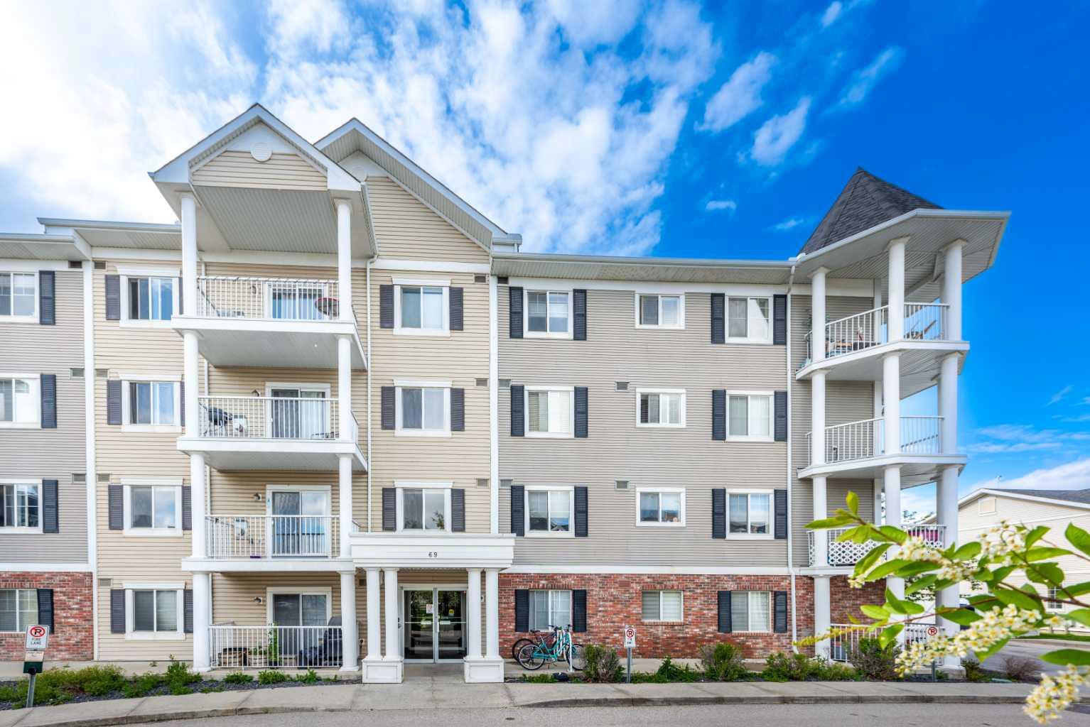 69 Country Village Manor NE 5408