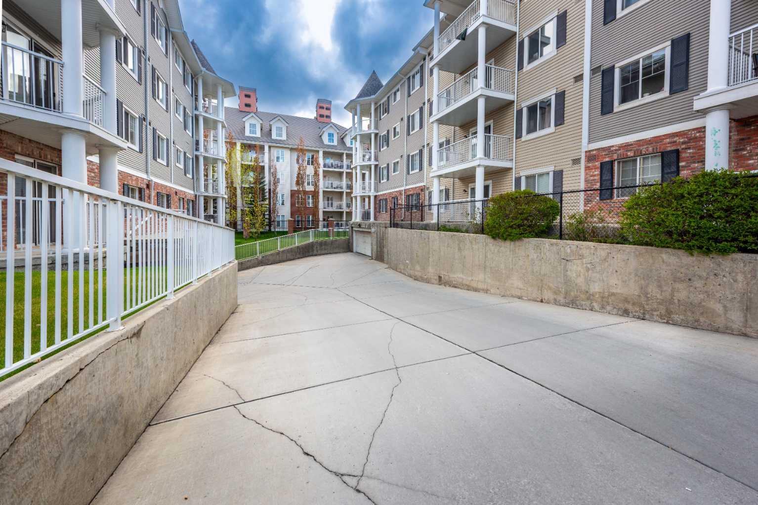 69 Country Village Manor NE 5408