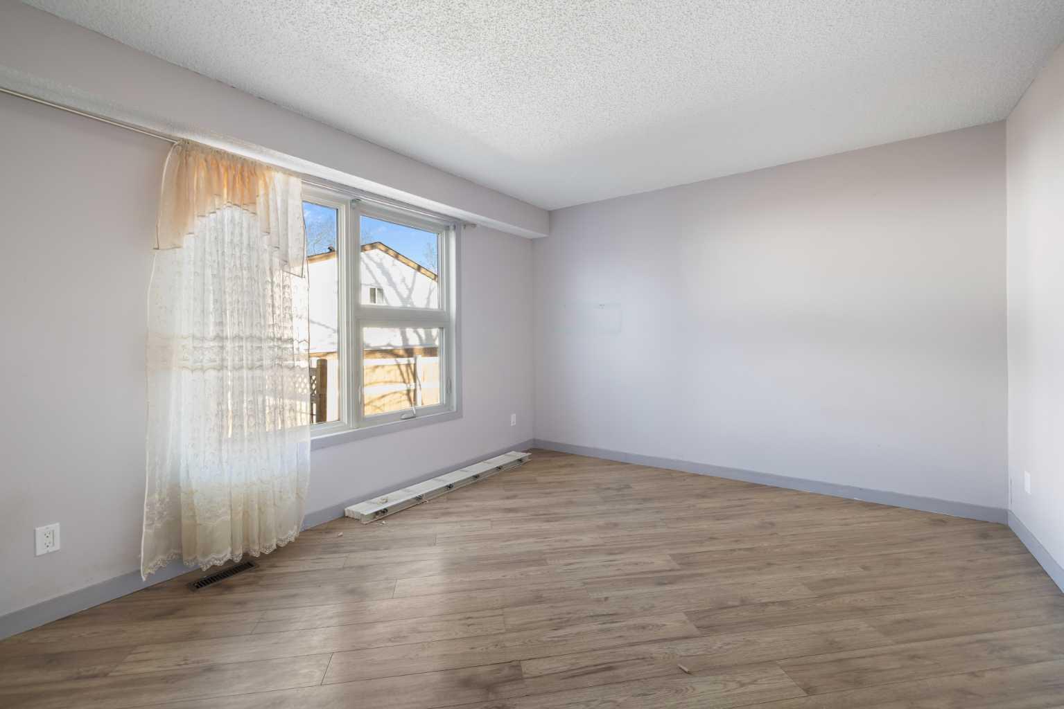 5103 35 Avenue SW 80