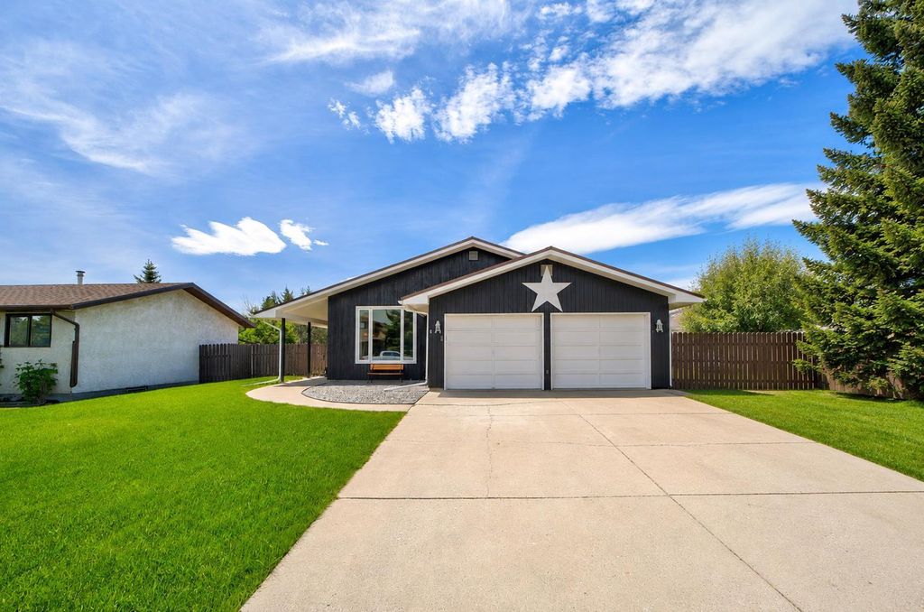 Photo of 844 Foothills Avenue, Pincher Creek, AB T0K 1W0 (MLS # A2321276)