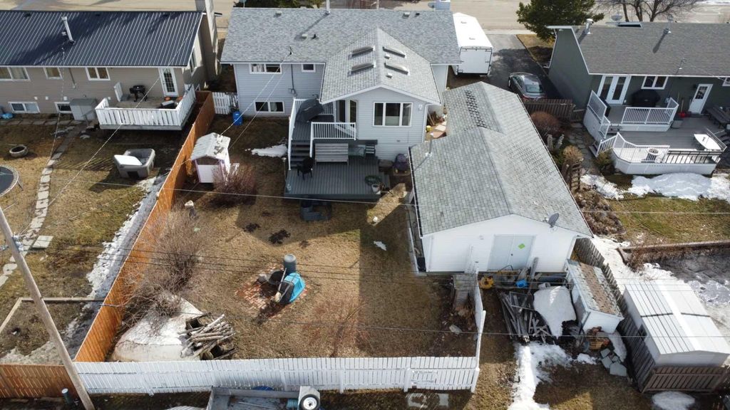 Photo of 604 9 Avenue W, Hanna, AB T0J 1P0 (MLS # A2295686)