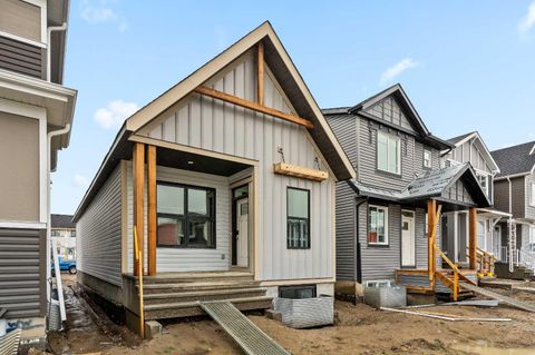 19832 44 Street SE Calgary AB T3M 4B8