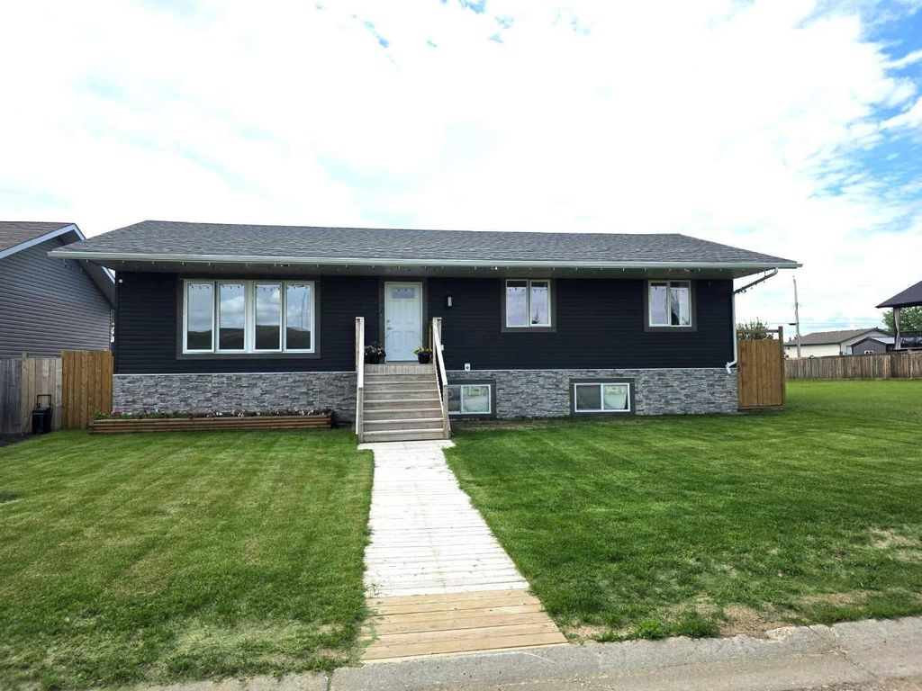 Photo of 5123 57 Avenue, Edgerton, AB T0B 0E9 (MLS # A2320414)