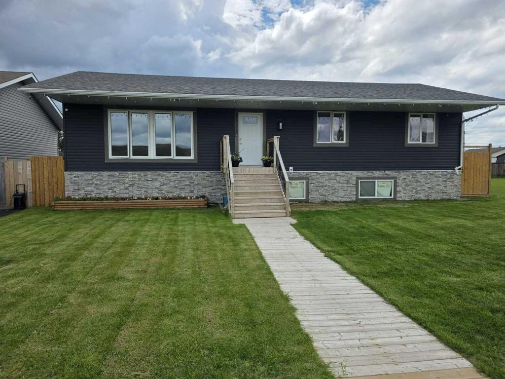 Photo of 5123 57 Avenue, Edgerton, AB T0B 0E9 (MLS # A2320414)