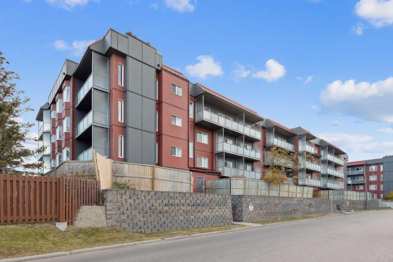 335 Garry Crescent NE 215