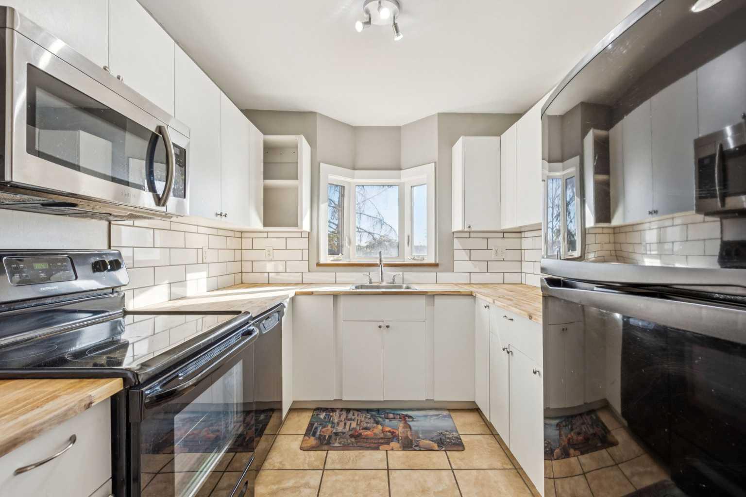 335 Garry Crescent NE 215