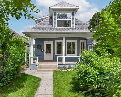 Photo of 918 18 Avenue SE, Calgary, AB T2G 1L3 (MLS # A2323719)