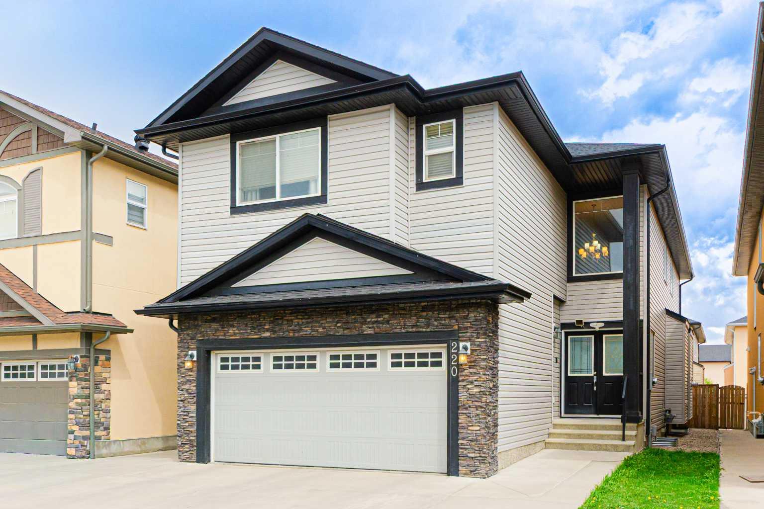 220 Saddlelake Drive NE