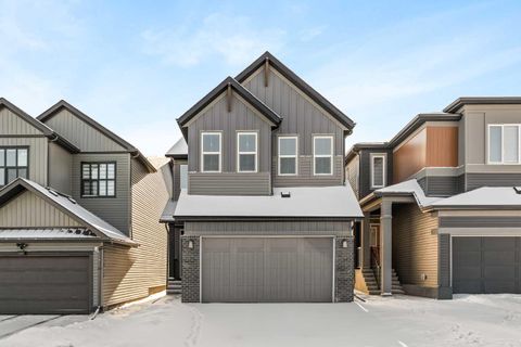 819 Livingston View NE Calgary AB T3P 2K7