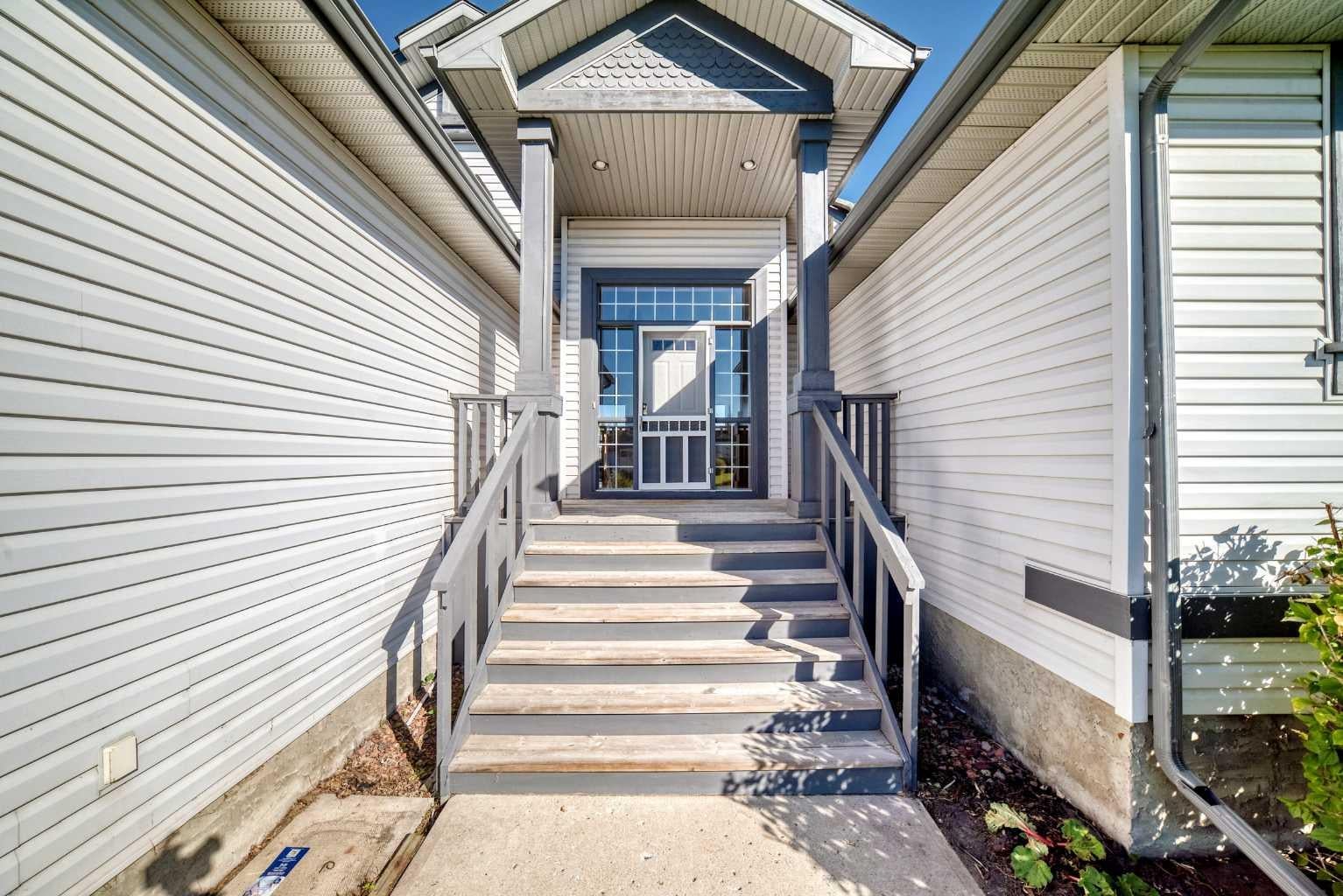 12 Welshimer Crescent NE