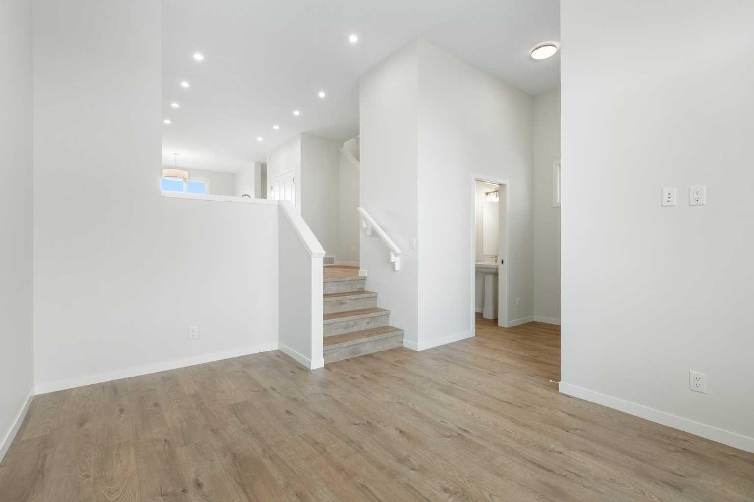 688 Buffaloberry Manor SE