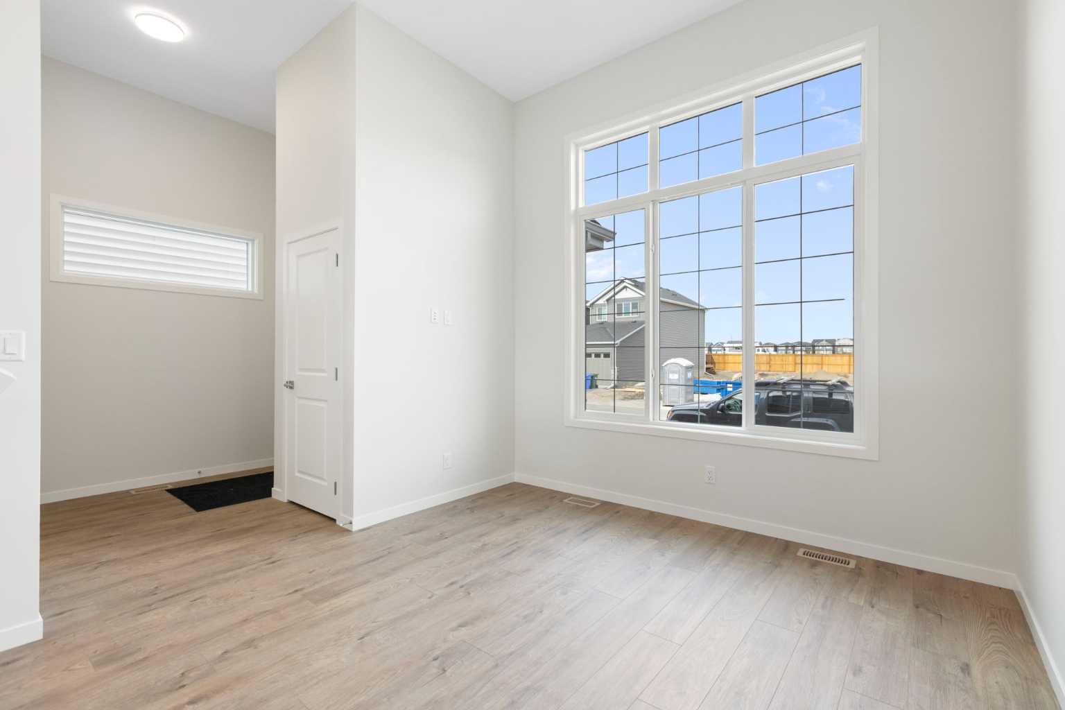 688 Buffaloberry Manor SE