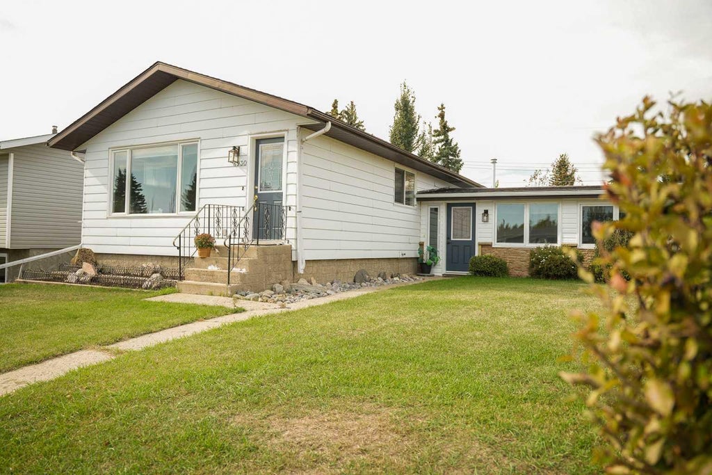 Photo of 4930 47 Street, Killam, AB T0B 2L0 (MLS # A2349238)