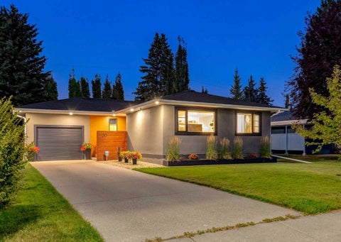 Photo of 20 Gainsborough Drive SW, Calgary, AB T3E 4W7 (MLS # A2333065)