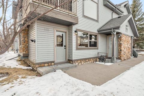31 Everridge Square SW 102 Calgary AB T2Y 5J7