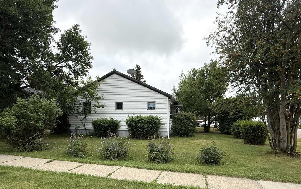Photo of 4737 48 Street, Olds, AB T4H 1E2 (MLS # A2336461)