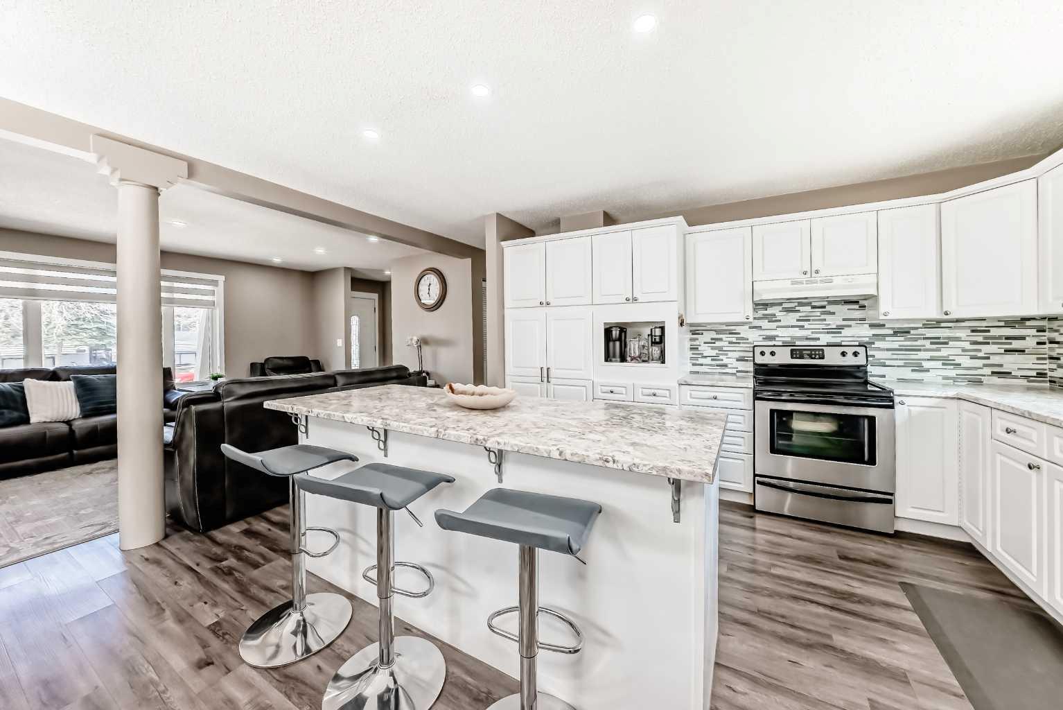 132 Whiteview Close NE