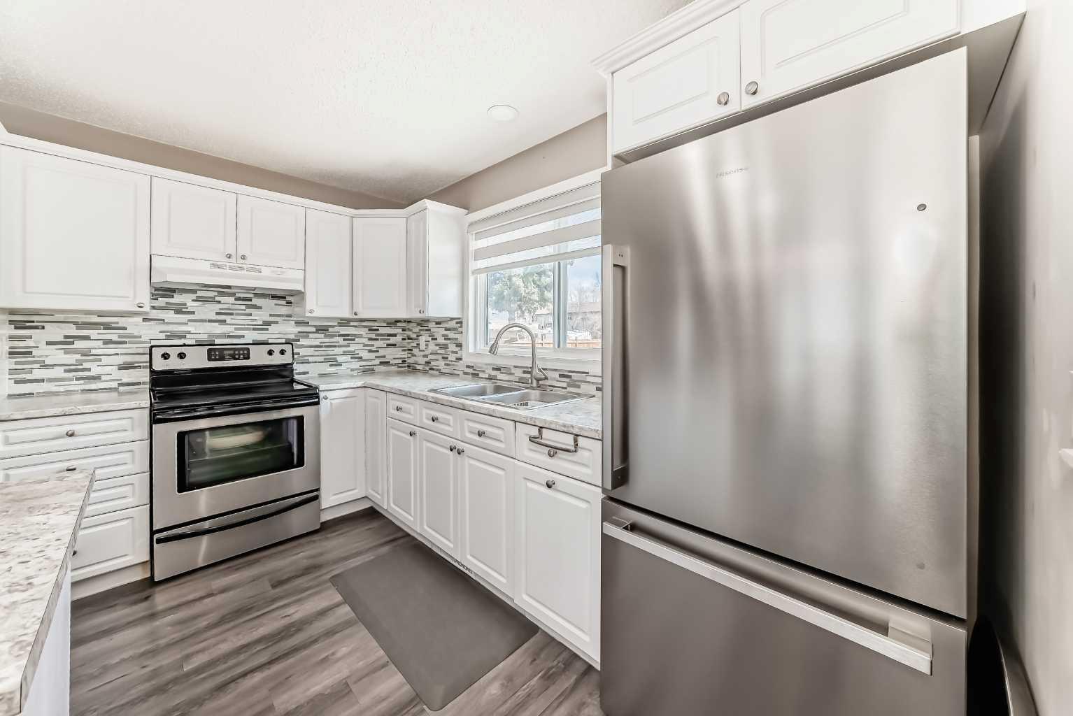 132 Whiteview Close NE