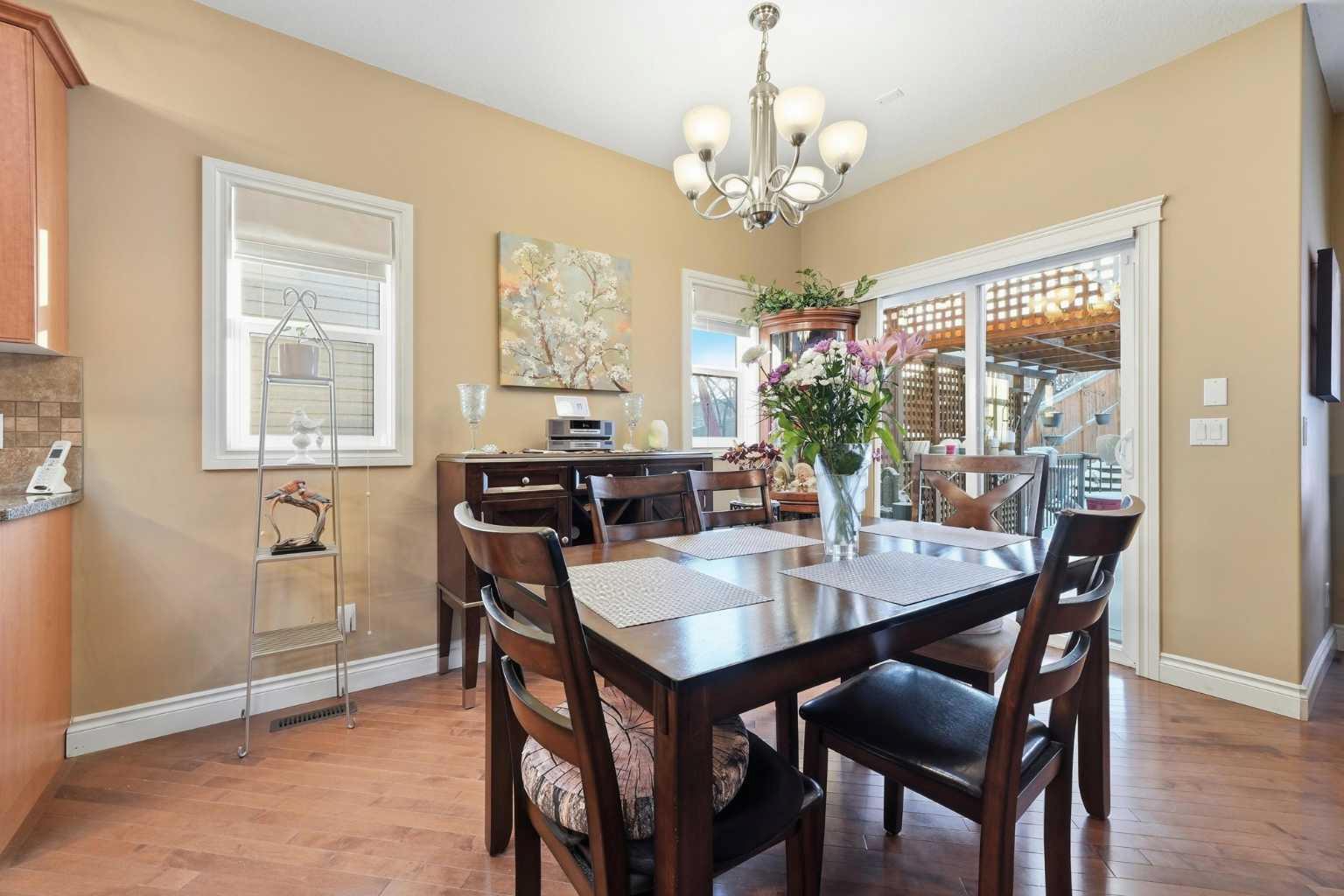 144 Reunion Close NW