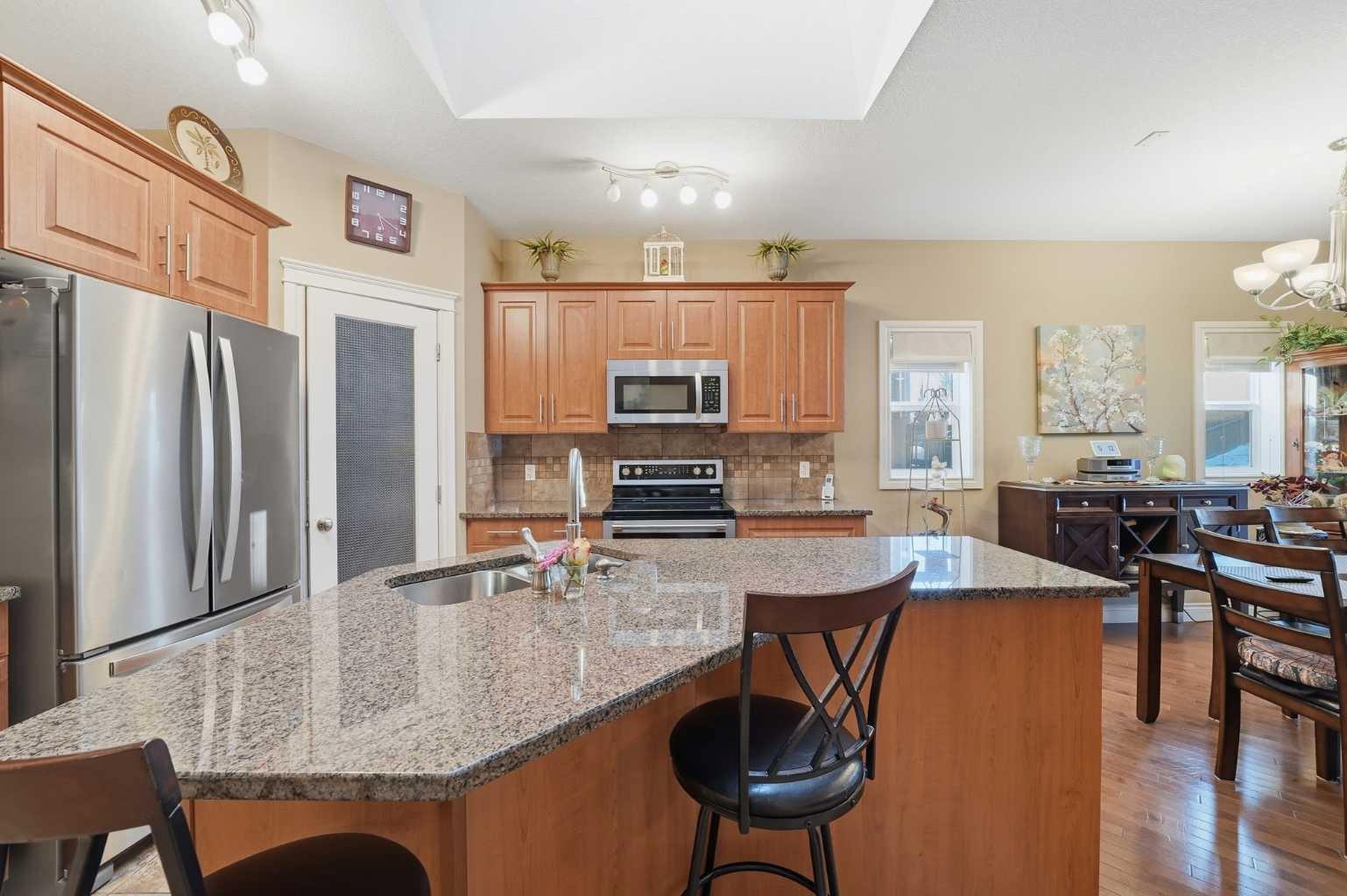 144 Reunion Close NW