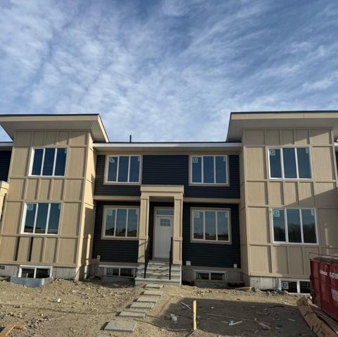 1929 McCaskill Drive Crossfield AB T0M 0C1