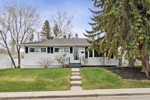 Photo of 19 Hyslop Drive SW, Calgary, AB T2V 3A2 (MLS # A2308094)