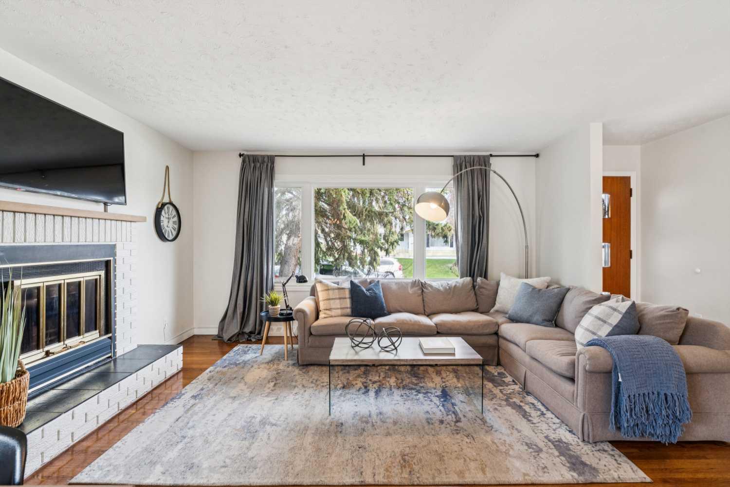 19 Hyslop Drive SW