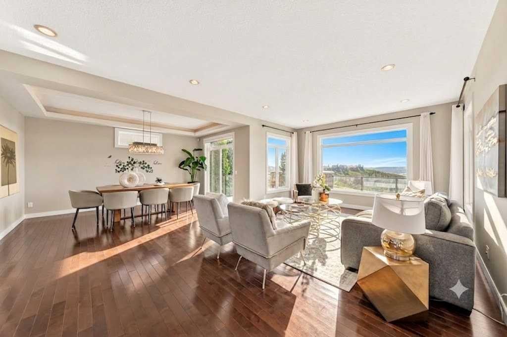 96 Cranarch Heights SE