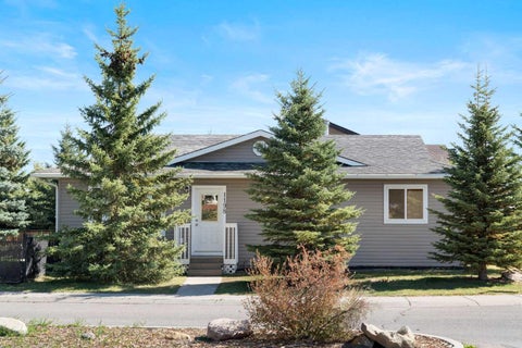Photo of 1198 Kildeer Close, Didsbury, AB T0M 0W0 (MLS # A2341194)