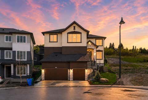 Photo of 148 Crestridge Terrace SW, Calgary, AB T3B 6K5 (MLS # A2331441)