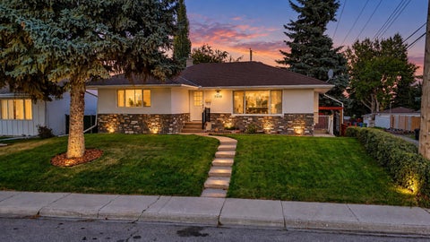 7520 7 Street SW Calgary AB T2V 1G2