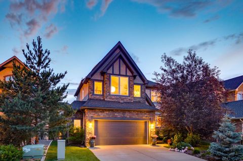 Photo of 92 Discovery Ridge Circle SW, Calgary, AB T3H 5X6 (MLS # A2328623)