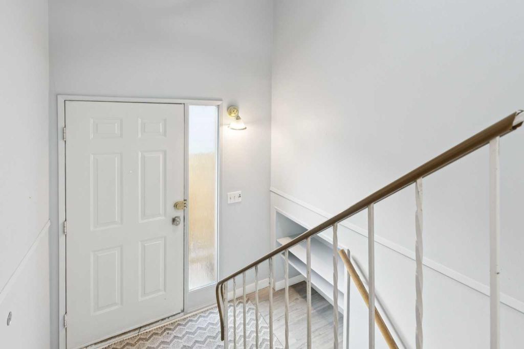 Photo of 1121 Berkley Drive NW, Calgary, AB T3K 1S6 (MLS # A2310886)