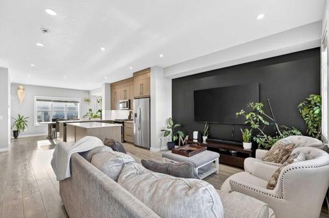 Photo of 472 WEST LAKEVIEW Drive, Chestermere, AB T1X 2A4 (MLS # A2293120)