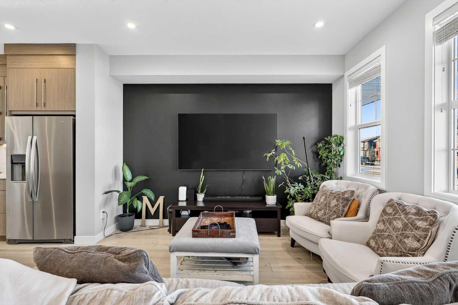 472 WEST LAKEVIEW Drive