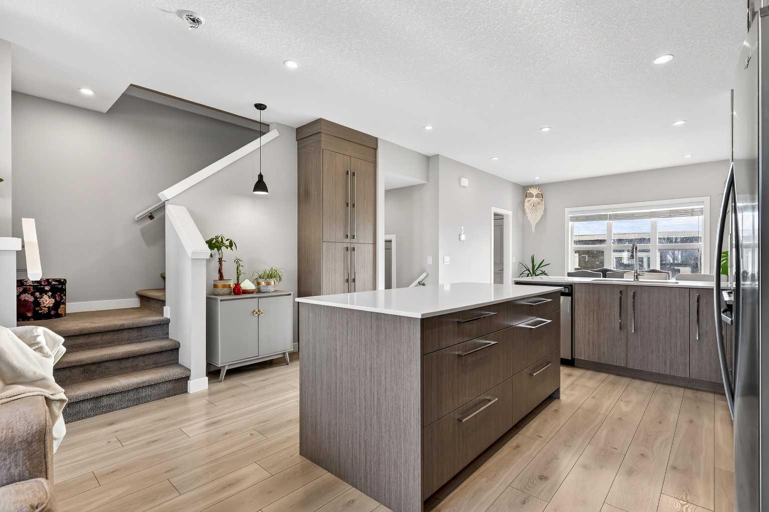 472 WEST LAKEVIEW Drive