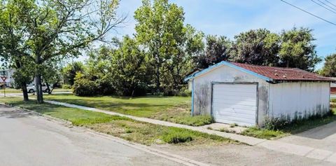 114 2 Avenue E Oyen AB T0J 2J0