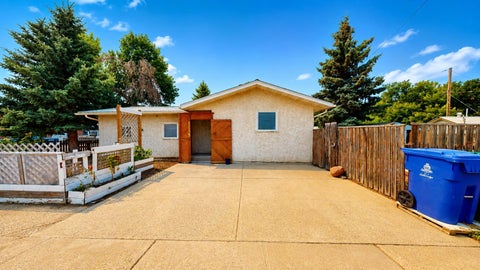 Photo of 1239 41 Avenue N, Lethbridge, AB T1H 6A4 (MLS # A2336986)