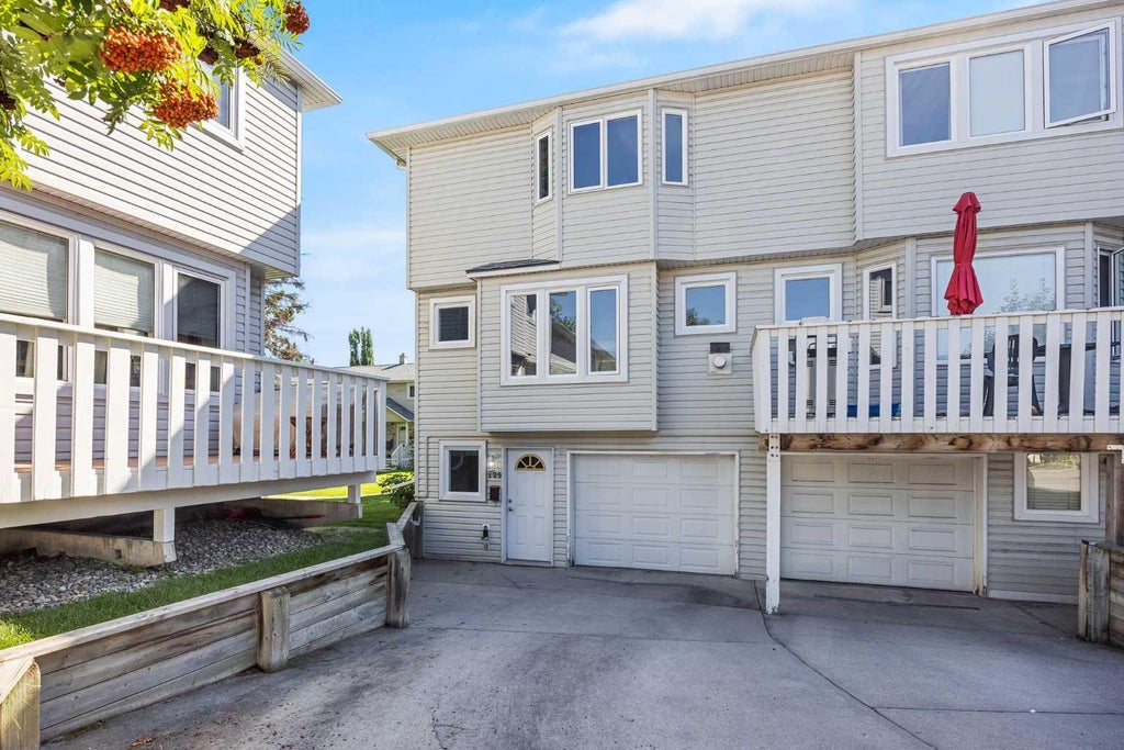 Photo of 225 Killarney Glen Court SW, Calgary, AB T3E 7H4 (MLS # A2351916)