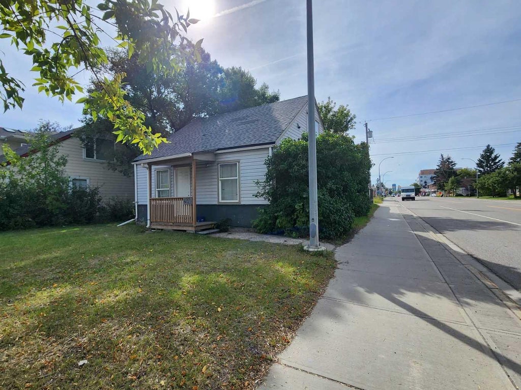 Photo of 401 22 Avenue NE, Calgary, AB T2E 1T8 (MLS # A2344817)