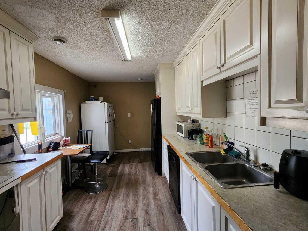 Photo of 401 22 Avenue NE, Calgary, AB T2E 1T8 (MLS # A2344817)