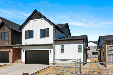 201 Cooperswood Green SW 1004 Airdrie AB T3B 3Y6