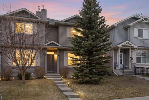 Photo of 47 Covehaven Mews NE, Calgary, AB T3K 0E2 (MLS # A2306067)
