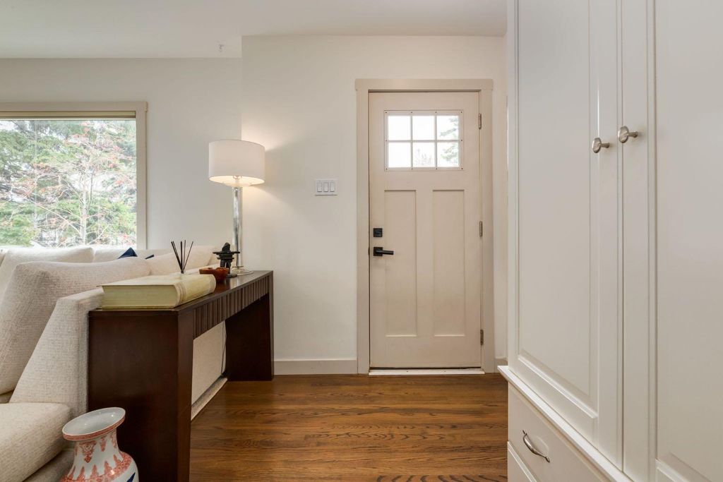 Photo of 5004 43 Street SW, Calgary, AB T3E 3R3 (MLS # A2305203)