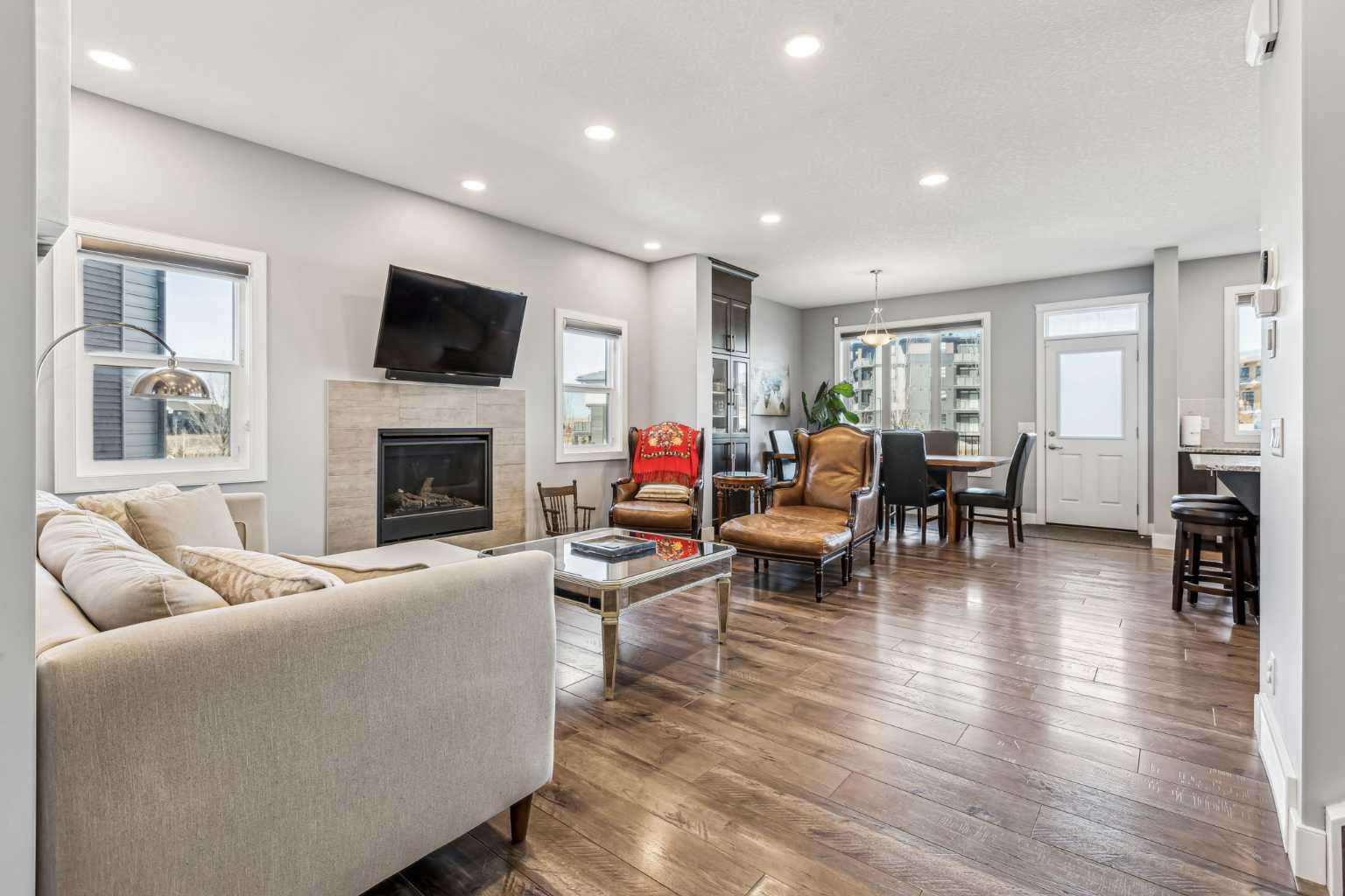 277 Carringvue Manor NW