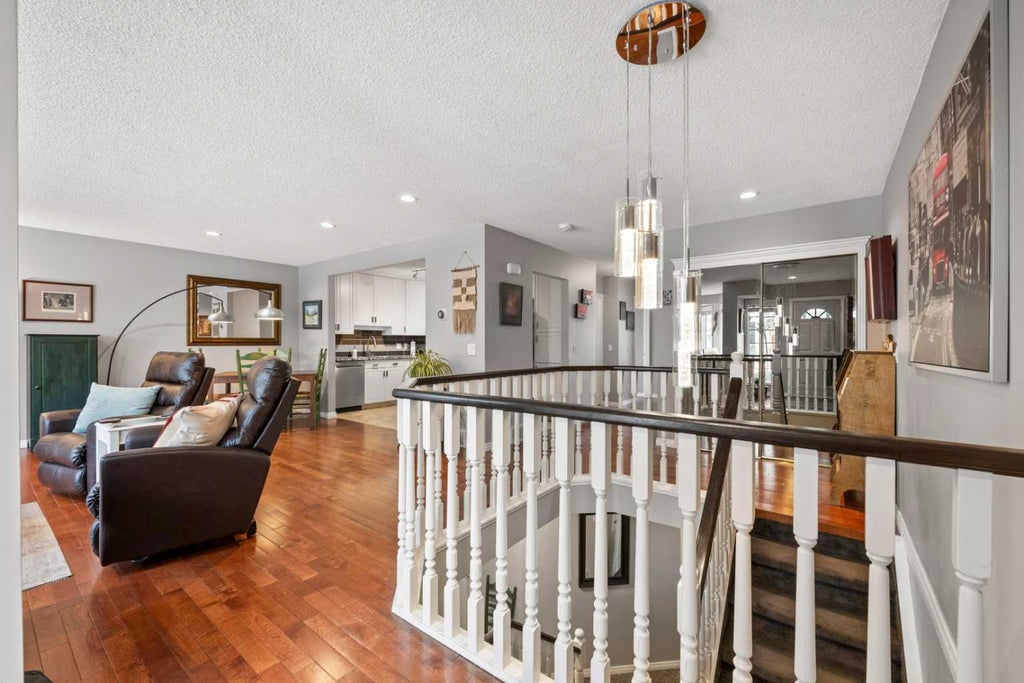 Photo of 38 Richelieu Court SW, Calgary, AB T3E 7E9 (MLS # A2351263)